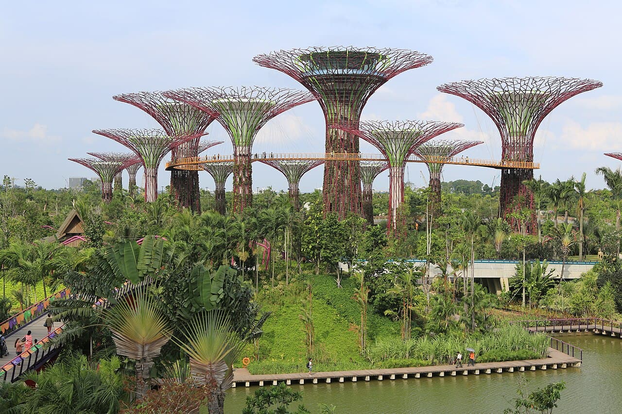 Gardens by the Bay — destinasi trip Singapore bersama Backpacker Papua