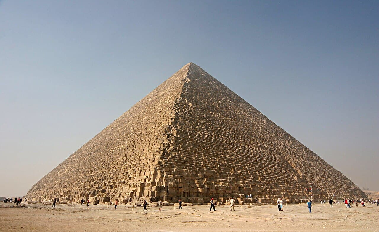 Piramida Giza — destinasi trip Egypt bersama Backpacker Papua