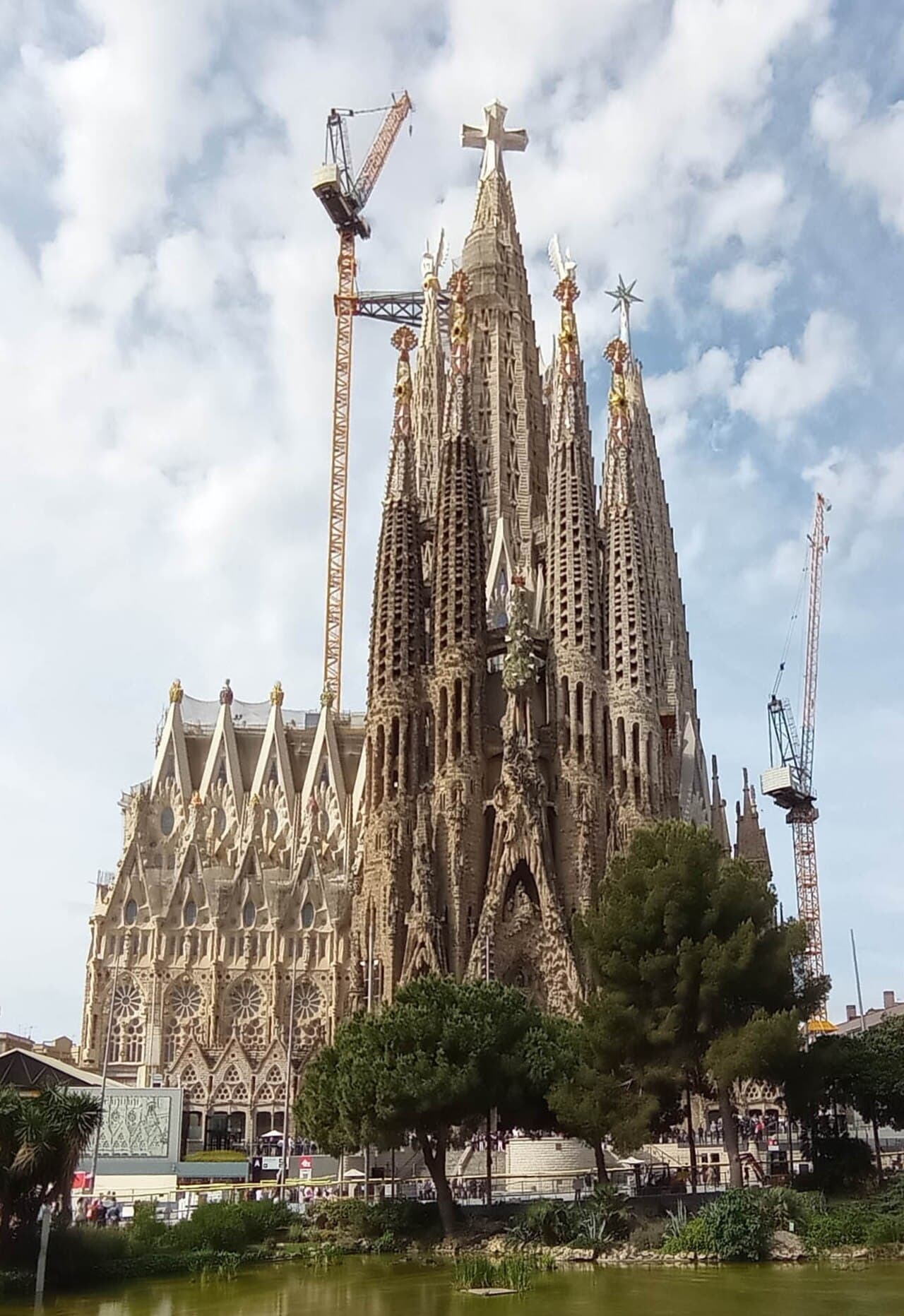 Sagrada Família — destinasi trip Spain bersama Backpacker Papua